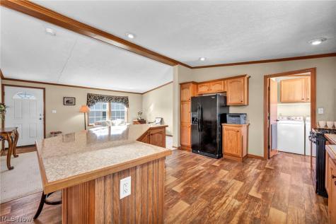 378 Pin Oak Elyria OH 44035
