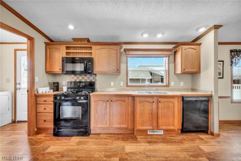 378 Pin Oak Elyria OH 44035
