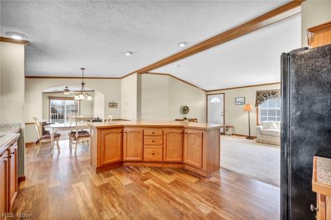 378 Pin Oak Elyria OH 44035