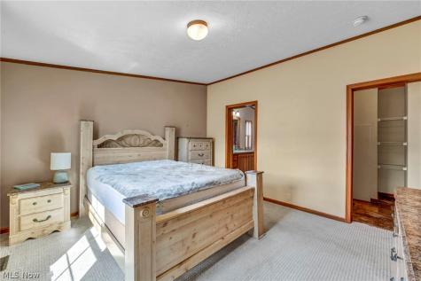 378 Pin Oak Elyria OH 44035