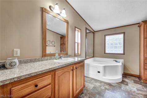378 Pin Oak Elyria OH 44035