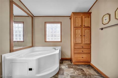 378 Pin Oak Elyria OH 44035
