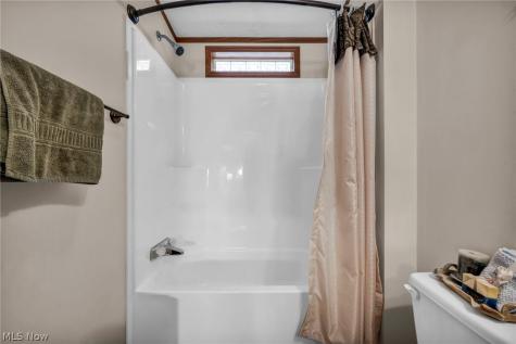 378 Pin Oak Elyria OH 44035