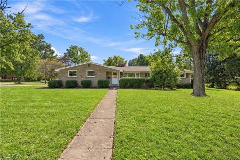 622 Summit Street SE North Canton OH 44720