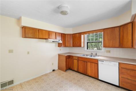 353 Southeast Avenue Tallmadge OH 44278