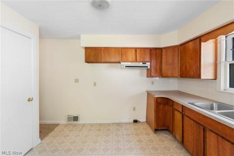353 Southeast Avenue Tallmadge OH 44278