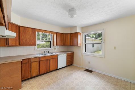 353 Southeast Avenue Tallmadge OH 44278
