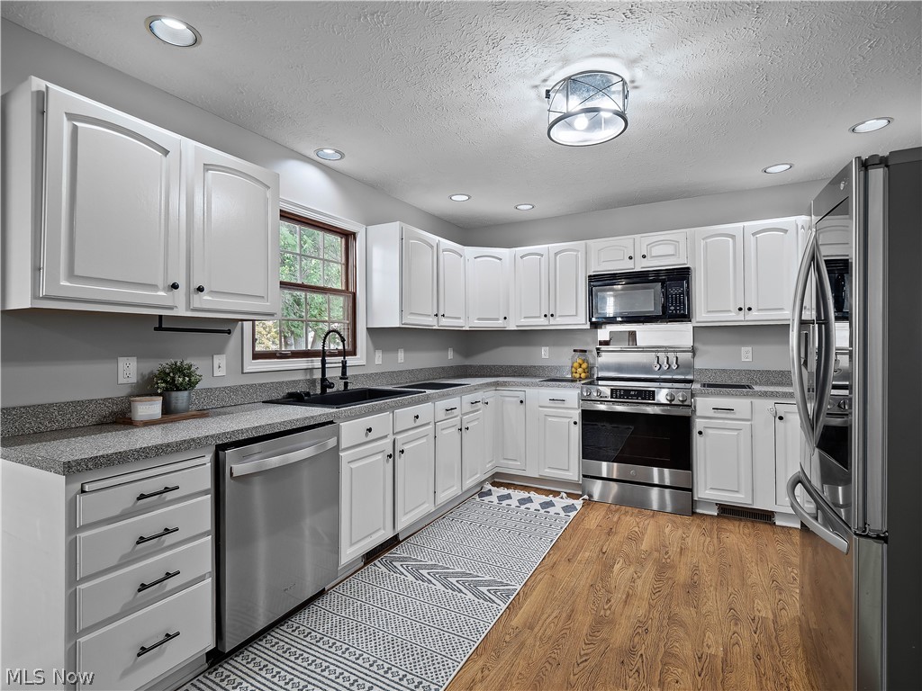 6141 Eastview Avenue North Ridgeville OH 44039