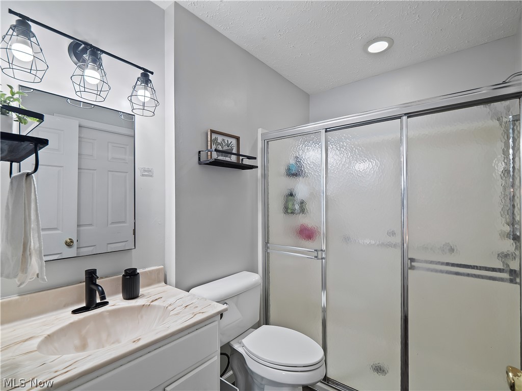 6141 Eastview Avenue North Ridgeville OH 44039