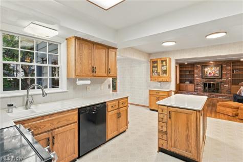 589 Lindford Drive Bay Village OH 44140