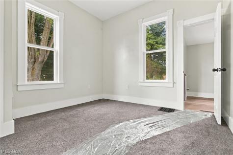 245 E Maryland Avenue Sebring OH 44672