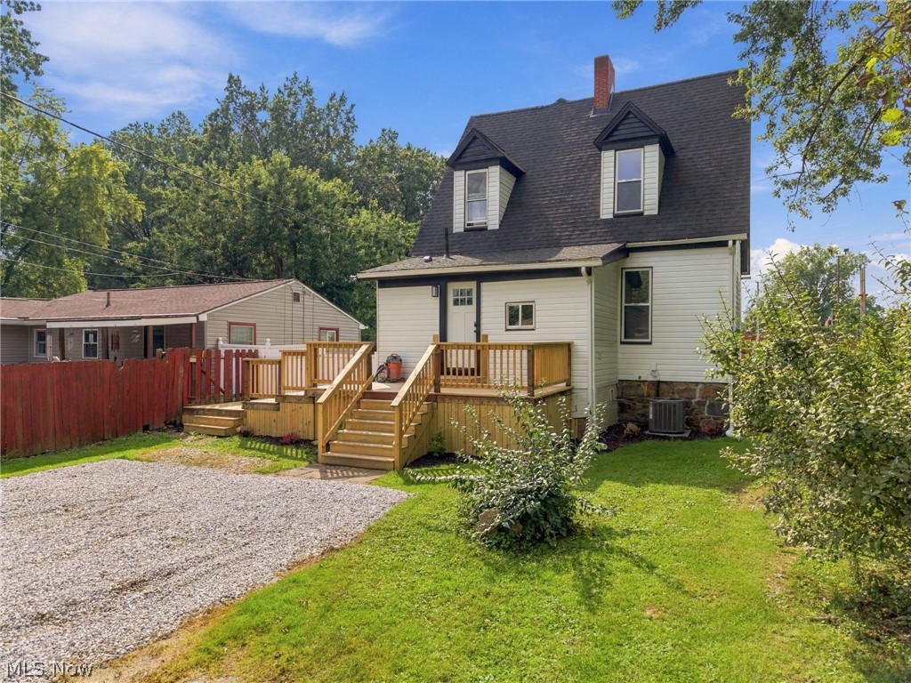 245 E Maryland Avenue Sebring OH 44672