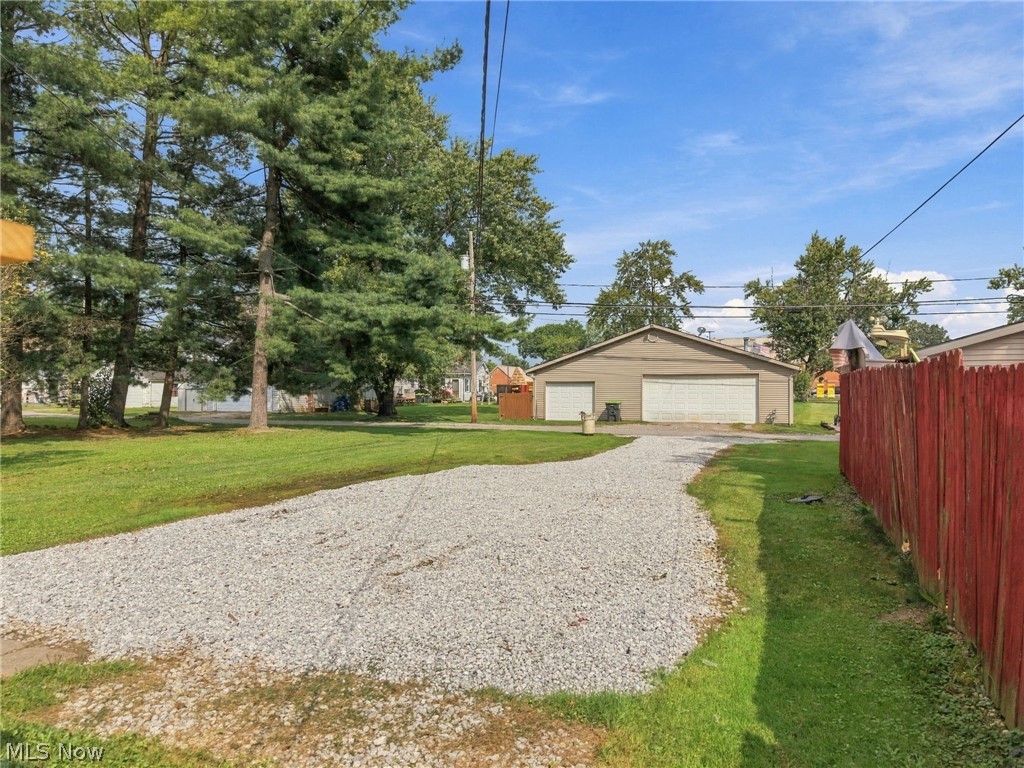 245 E Maryland Avenue Sebring OH 44672