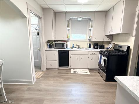 244 Ertle Avenue NE Massillon OH 44646