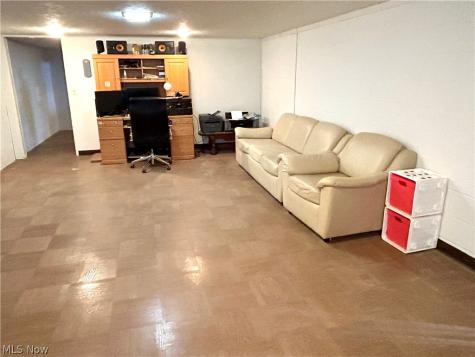 8945 Big Creek Parkway Strongsville OH 44149