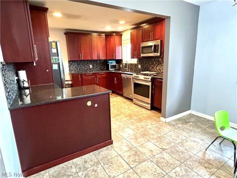 8945 Big Creek Parkway Strongsville OH 44149