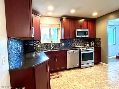 8945 Big Creek Parkway Strongsville OH 44149