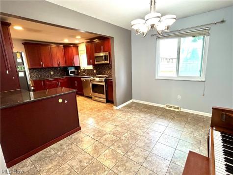 8945 Big Creek Parkway Strongsville OH 44149