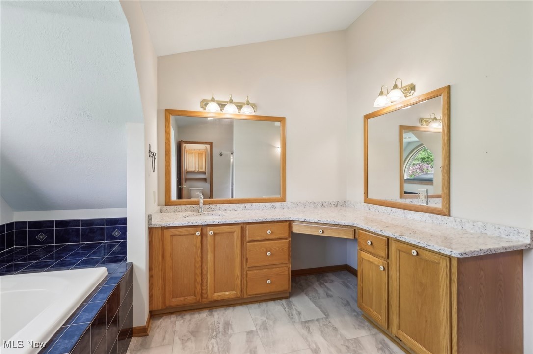 10976 Huntington Close North Royalton OH 44133