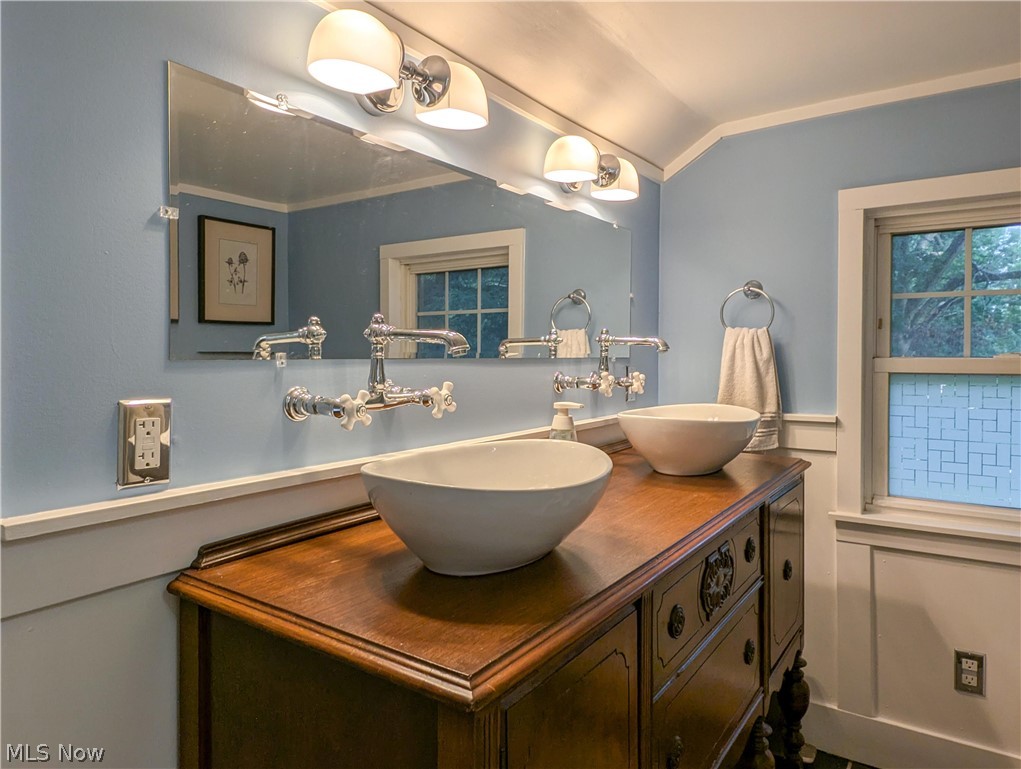 4450 Greenwich Road Norton OH 44203
