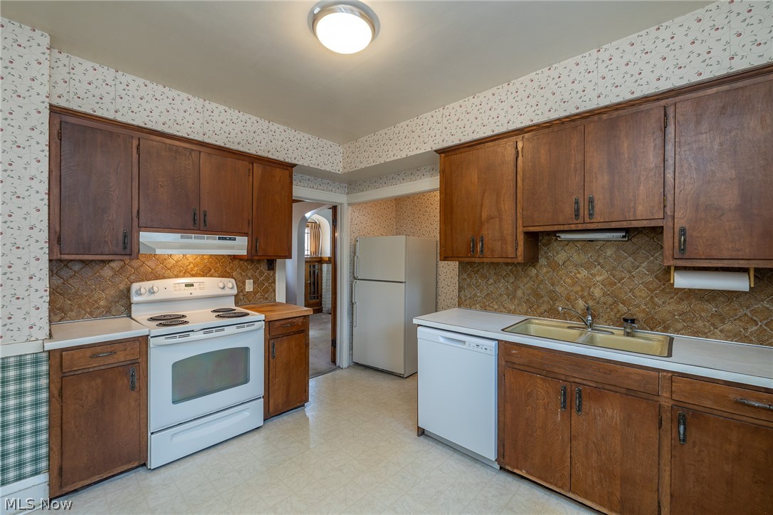 8028 Dresden Avenue Parma OH 44129