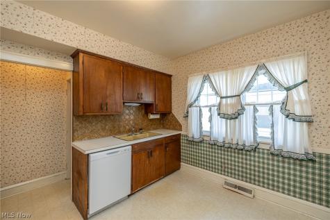 8028 Dresden Avenue Parma OH 44129