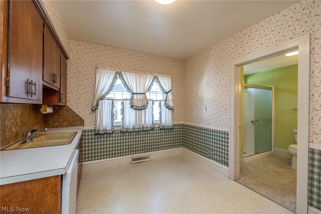 8028 Dresden Avenue Parma OH 44129