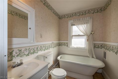 8028 Dresden Avenue Parma OH 44129