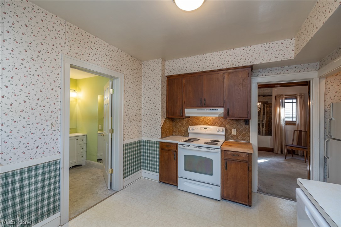 8028 Dresden Avenue Parma OH 44129