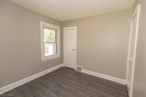 12913 Thornhurst Avenue Garfield Heights OH 44105