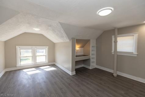 12913 Thornhurst Avenue Garfield Heights OH 44105