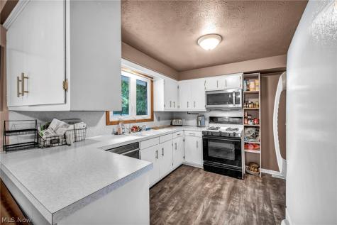 6321 Cardinal Hill NW North Canton OH 44720