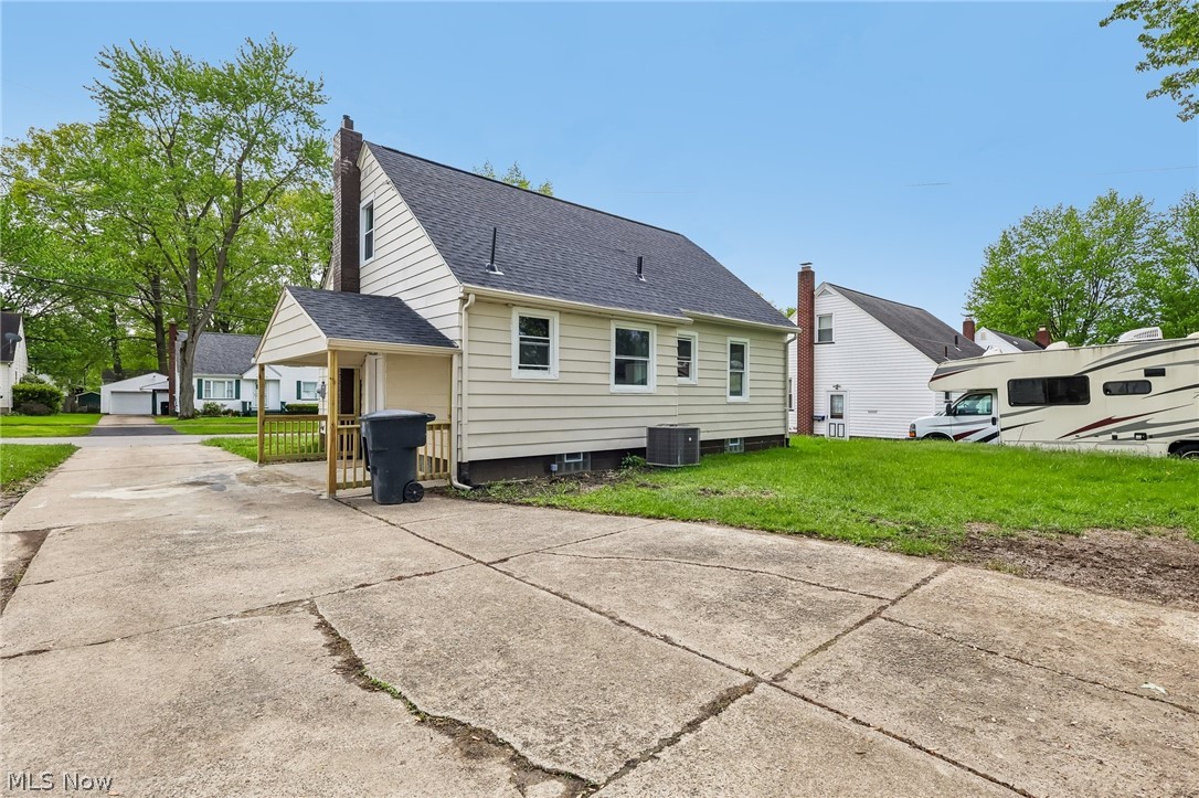 1130 Riverview Street NW Warren OH 44485