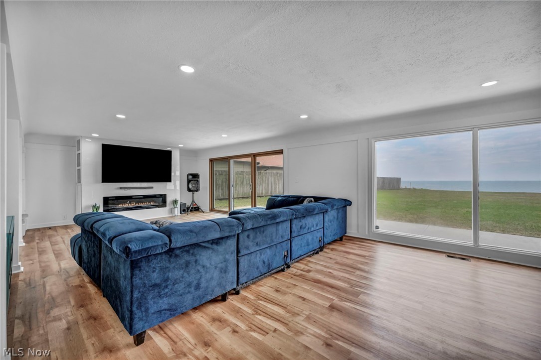32321 Lake Shore Boulevard Willowick OH 44095