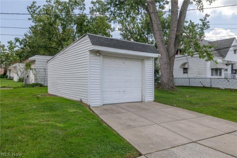 17690 Mapleboro Avenue Maple Heights OH 44137
