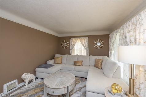 17690 Mapleboro Avenue Maple Heights OH 44137