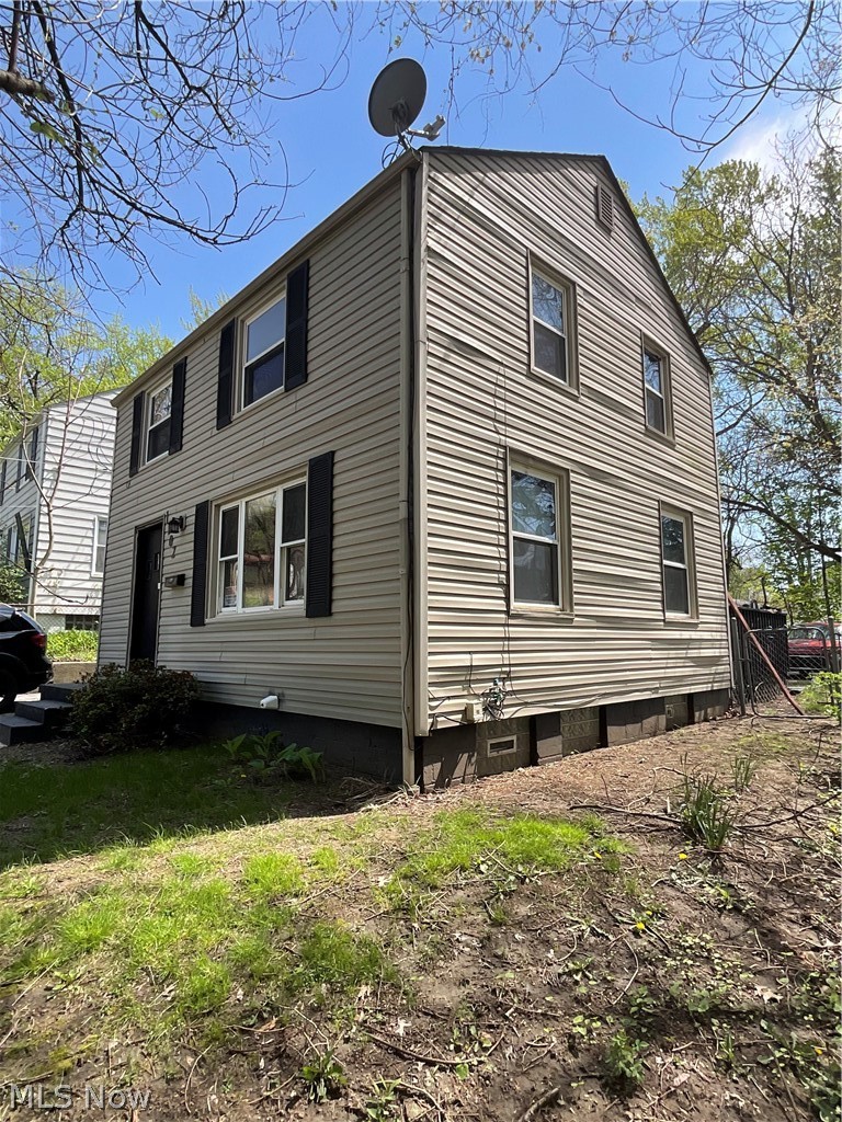 1102 Tonawanda Avenue Akron OH 44305