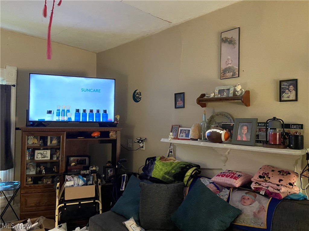 353 S River Street Newcomerstown OH 43832