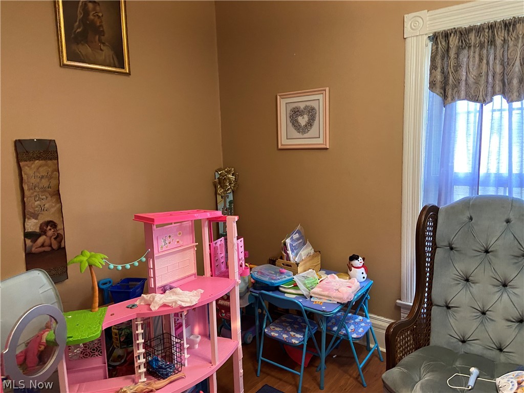 353 S River Street Newcomerstown OH 43832