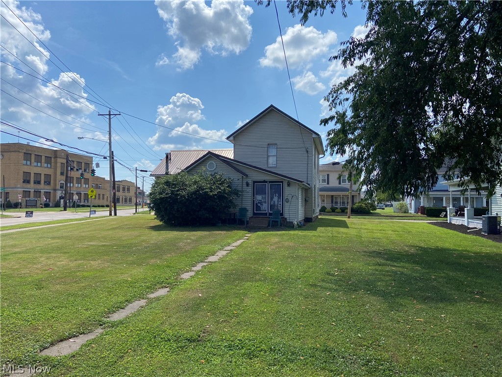 353 S River Street Newcomerstown OH 43832