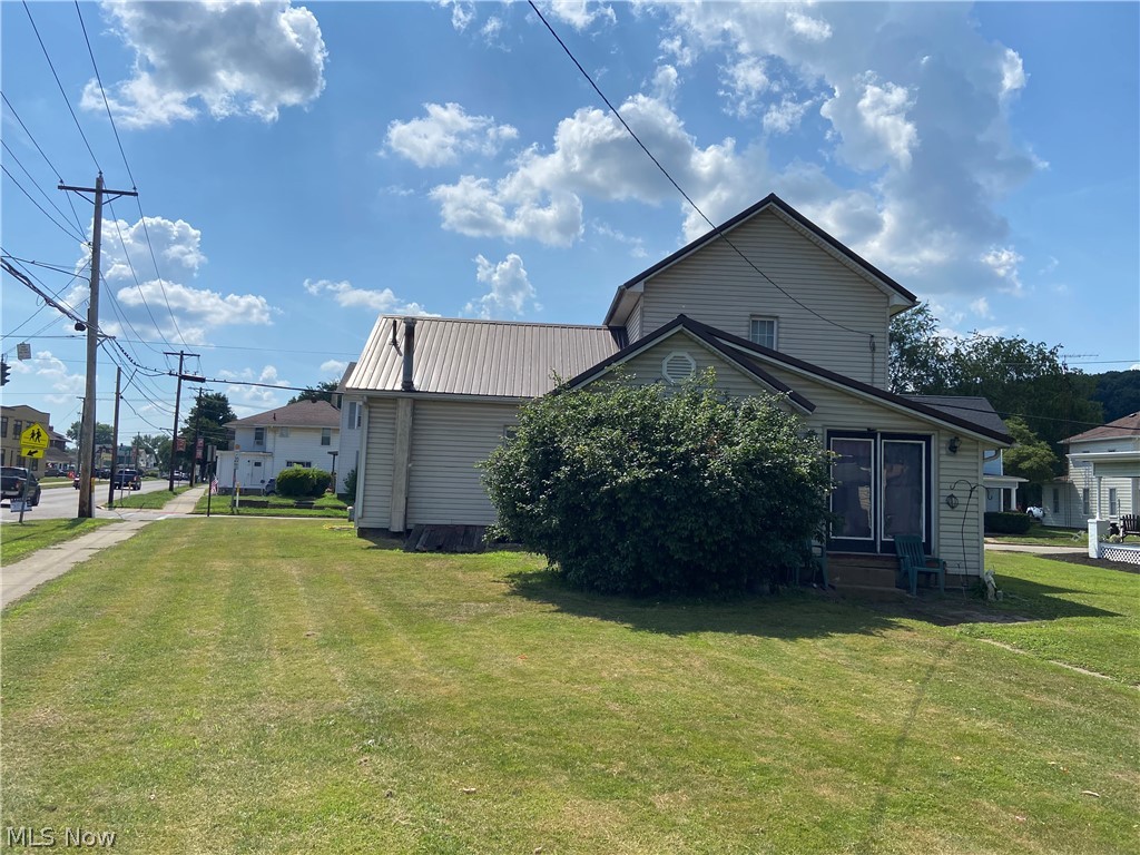 353 S River Street Newcomerstown OH 43832