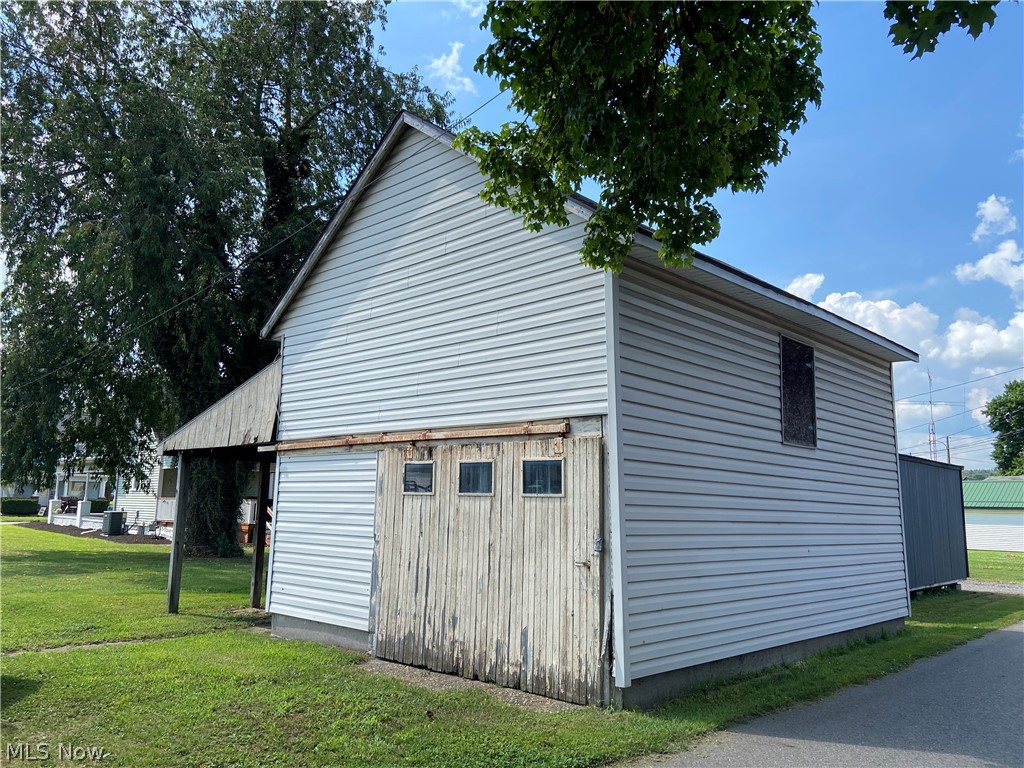 353 S River Street Newcomerstown OH 43832