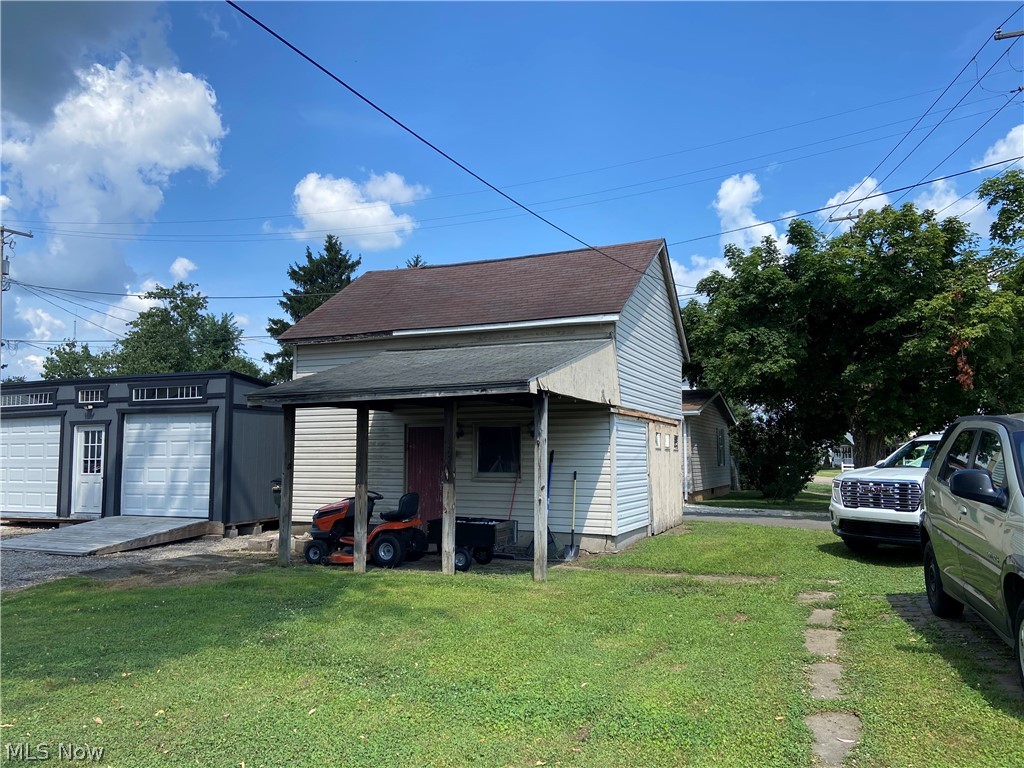 353 S River Street Newcomerstown OH 43832