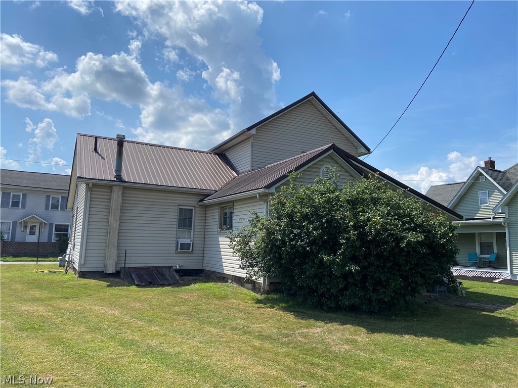 353 S River Street Newcomerstown OH 43832