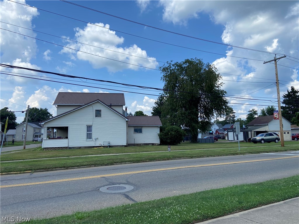 353 S River Street Newcomerstown OH 43832