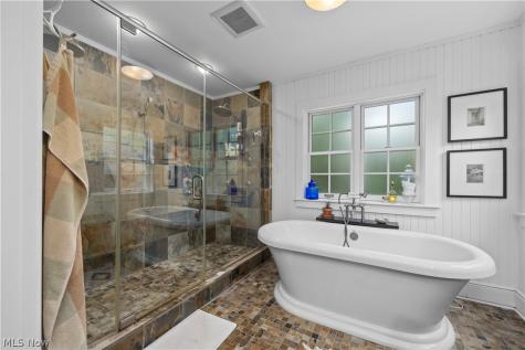 25547 Lake Road Bay Village OH 44140