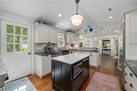 25547 Lake Road Bay Village OH 44140