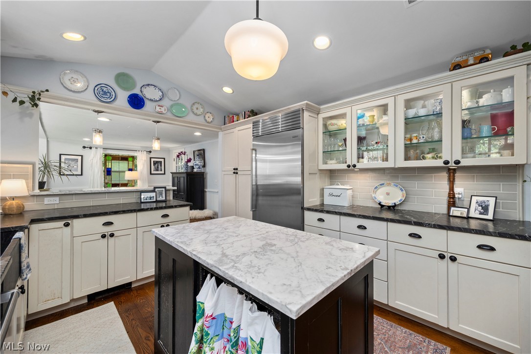 25547 Lake Road Bay Village OH 44140