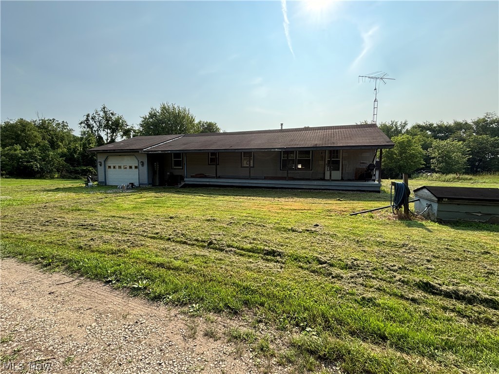 8064 Pinoak Drive SW Carrollton OH 44615