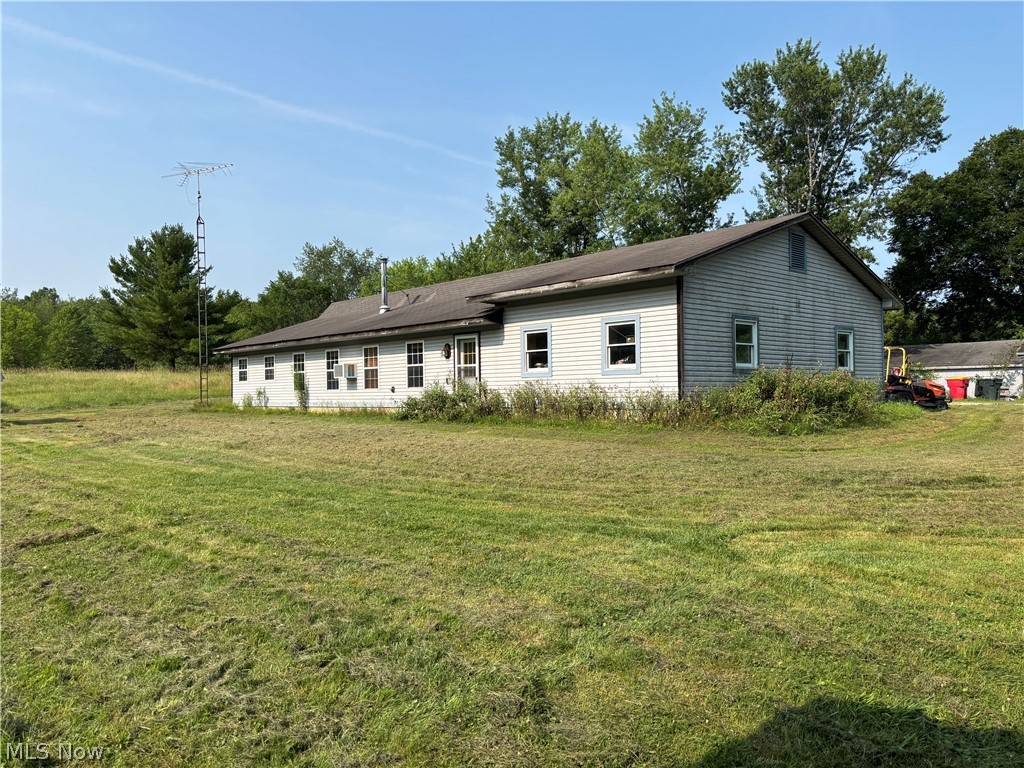 8064 Pinoak Drive SW Carrollton OH 44615